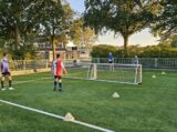 Voetvolleytoernooitje S.K.N.W.K. JO19-1 tijdens de training (25/26)